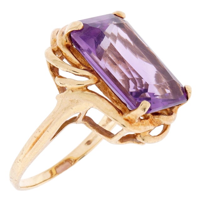 10k Gold and Amethyst Cocktail Ring For Sale