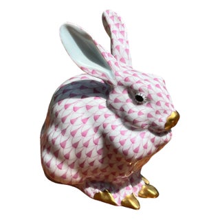 1990s Porcelain Sitting Bunny in Rapsberry by Herend of Hungary, Handmade and Handpainted With 24k Gold Accents. For Sale