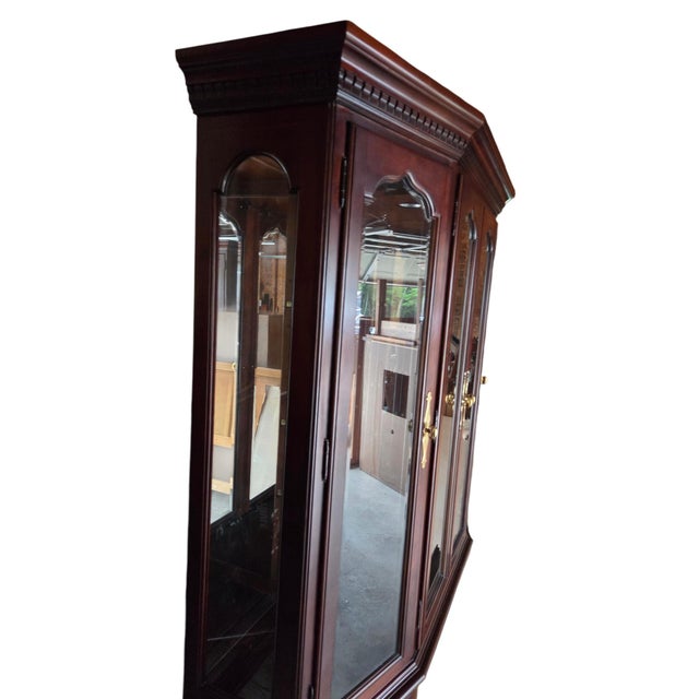 Thomasville 1990s Thomasville Collectors Cherry China Cabinet Breakfront Hutch Curio Chippendale For Sale - Image 4 of 13