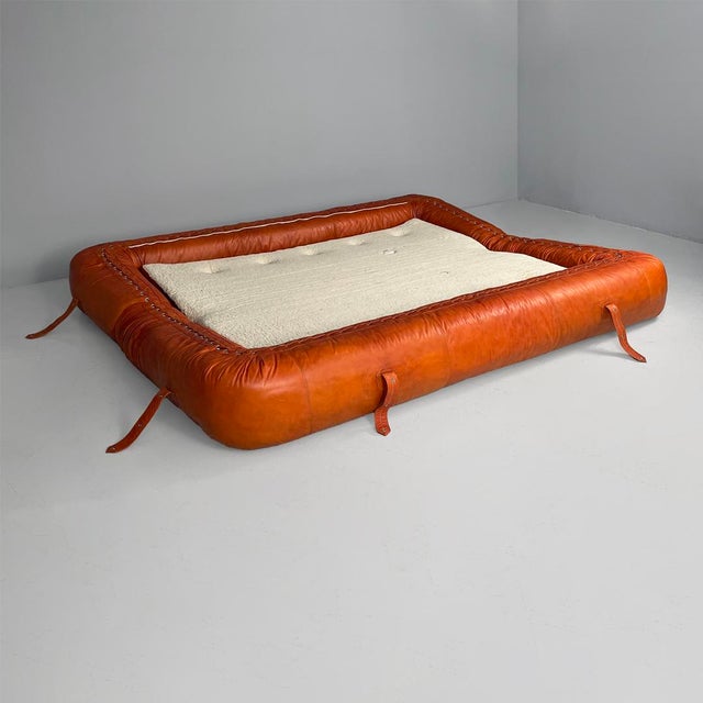 Italian Modern Leather Sofa by Alessandro Becchi for Giovannetti Collezioni, 1970 For Sale - Image 6 of 18