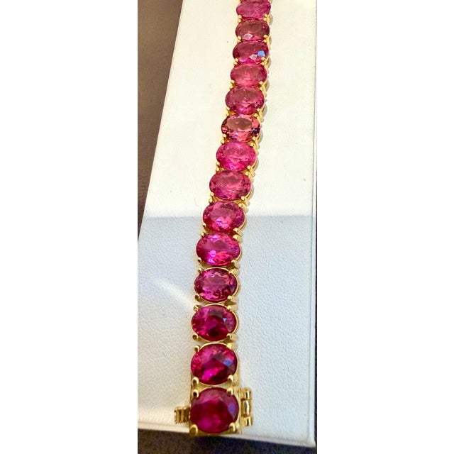 48 Carat Natural Fine Oval Pink Tourmaline Bracelet 14 Karat Yellow Gold, 7 Inch For Sale In New York - Image 6 of 8