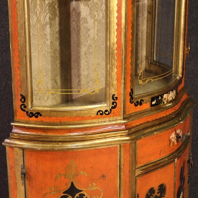 Vintage Tuscan Lacquered and Painted Display Cabinet, 1970 For Sale - Image 8 of 13