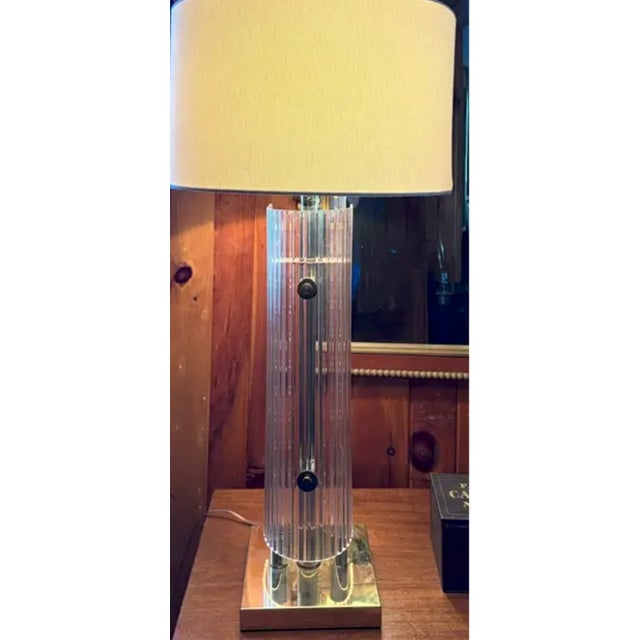 Mid Century Lucite Acrylic Lamp With a Three Way Illuminated Lamp Body For Sale In New York - Image 6 of 9