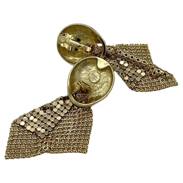 Art Deco Whiting & Davis Art Deco Style Gold Mesh & Pearl Drop Earrings For Sale - Image 3 of 7