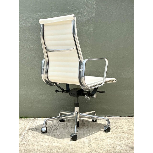 Vintage Eames for Herman Miller Aluminum Group Management Chair For Sale - Image 9 of 18