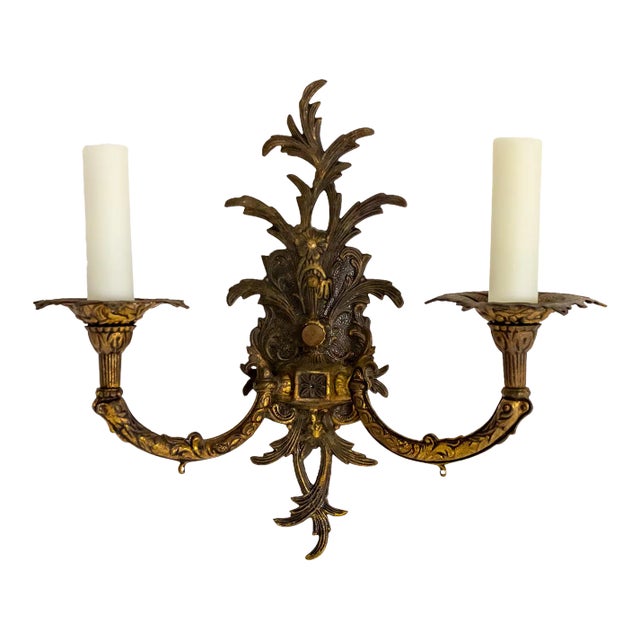 1940s Cast Brass Acanthus Leaves 2-Light Sconce For Sale