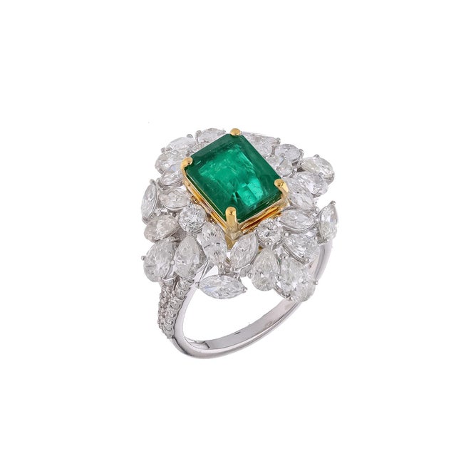 Natural Zambian Emerald Ring with Diamonds and 18k Gold For Sale - Image 9 of 18