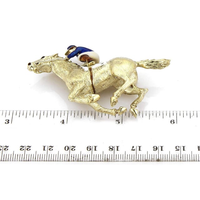 Mid 20th Century Martine Enamel Jockey & Race Horse Large 18k Yellow Gold Pin Brooch For Sale In Miami - Image 6 of 6