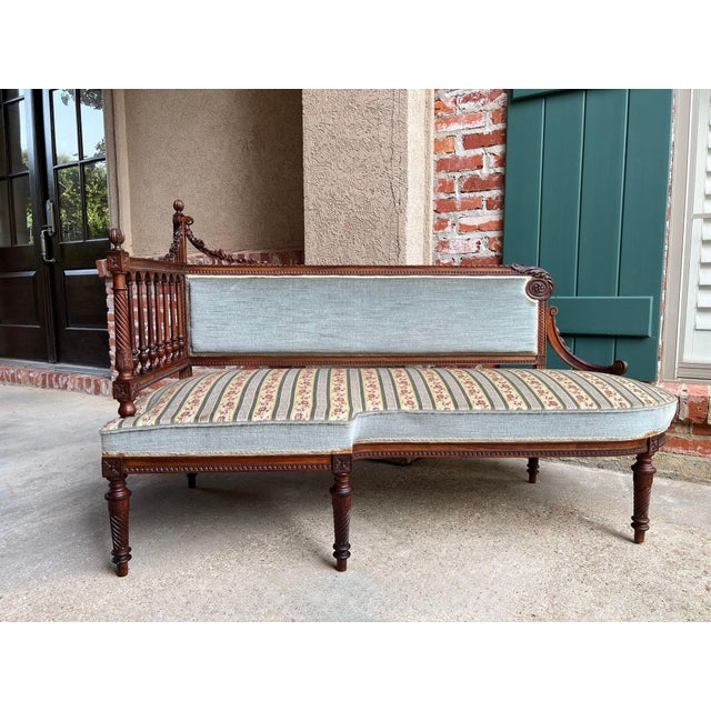Victorian Antique English Chaise Lounge Bench Victorian Hall Seat Carved Walnut C1880 For Sale - Image 3 of 18