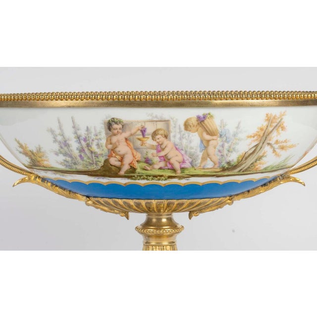 Cup, centerpiece in paris porcelain and gilt bronze, 19th century, napoleon iii period. Table centerpiece, 19th century...