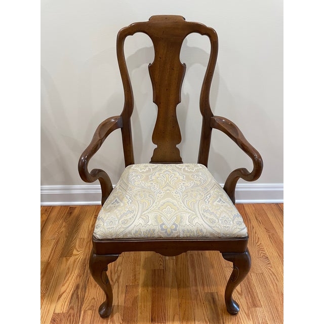 Queen Anne Vintage Henredon 18th Century Portfolio Collection Queen Anne Style Walnut Dining Chairs - Set of 8 For Sale - Image 3 of 13