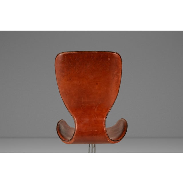 Pair of Patinaed K2 Office Chairs by Kirsten Jones & Adam Bottomley for Koi After Arne Jacbonsen Series 7 Chair, Uk & Italy, C. 2000s For Sale - Image 9 of 18