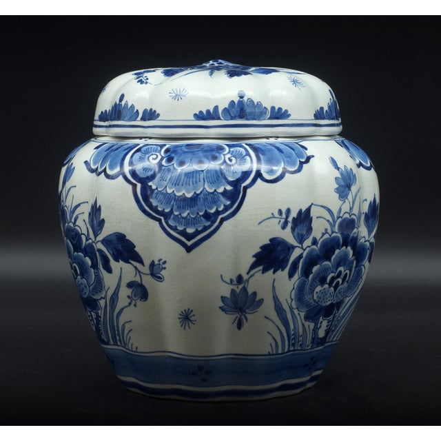 Vintage Porcelin Lidded Tobacco Jar with Flowers from Royal Delft, 1928 For Sale - Image 3 of 5
