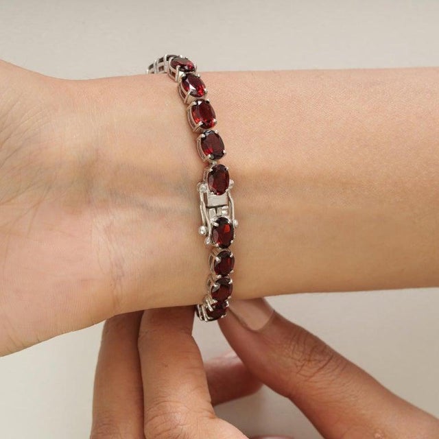 25.15 Ct Oval Cut Garnet Bracelet in 925 Silver Gift for Mom For Sale - Image 4 of 13
