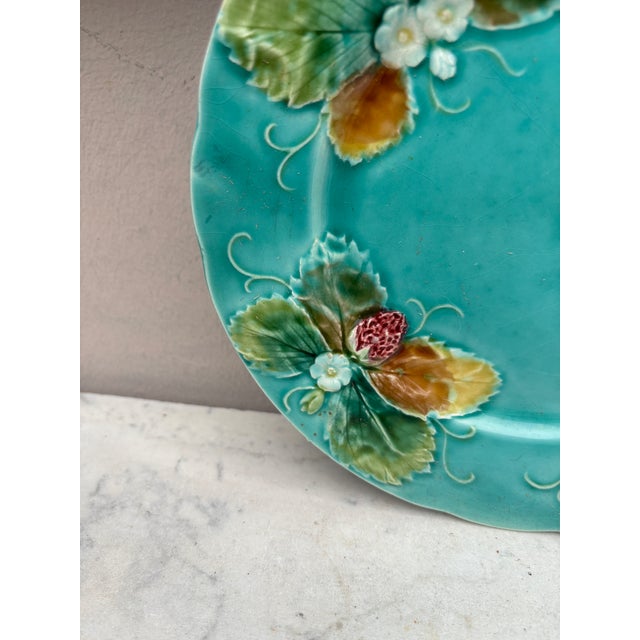 Luneville French Majolica Strawberries Plate Luneville, Circa 1880 For Sale - Image 4 of 5