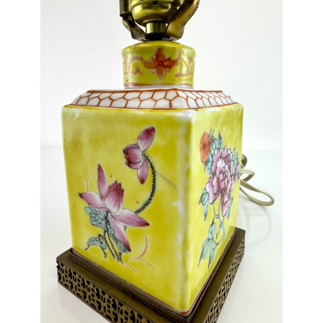 Metal Vintage Chinoiserie Small Yellow Porcelain Table Lamp With Brass Base and Floral Motif For Sale - Image 7 of 9