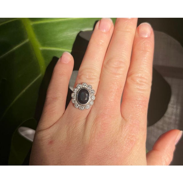 An elegant vintage Marguerite ring from the late Art Deco period (circa 1930-35), crafted in 18-carat white gold...