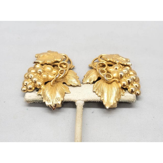 Napier Vintage Signed Napier Book Piece "Danish" Goldtone Grape Leaves Clip Earrings - 2 Pieces For Sale - Image 4 of 8