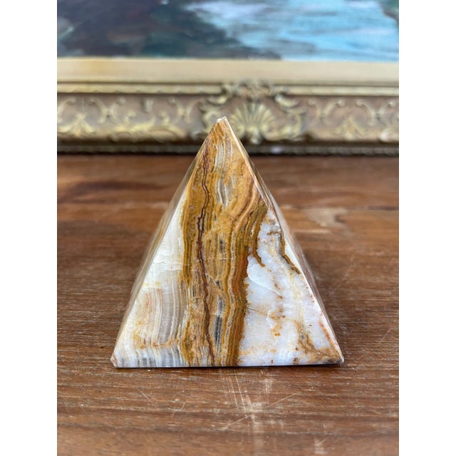 1970s Hand-Carved Polished Onyx Pyramid Sculpture or Paperweight For Sale - Image 4 of 10