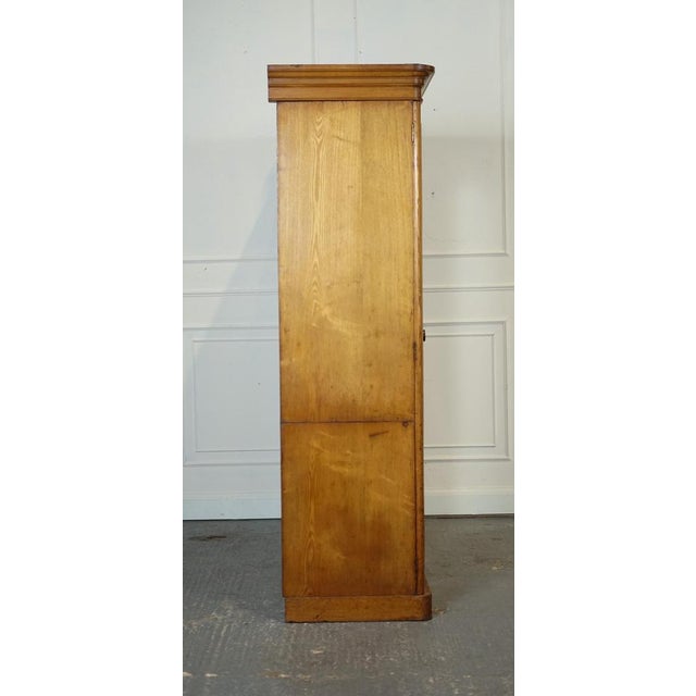 Late Victorian Oak Triple Wardrobe by Marsh Jones & Cribb., 1890s For Sale - Image 10 of 18