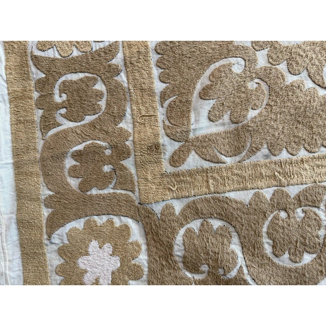 Vintage Neutral Tan Suzani From Tashkent — 4'3'' X 4'6'' For Sale In New York - Image 6 of 10