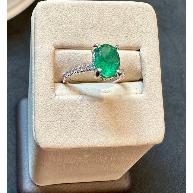 Modern 1.25 Ct Oval Cut Natural Emerald & 0.85 Ct Natural Diamond Halo Engagement Ring For Sale - Image 3 of 8