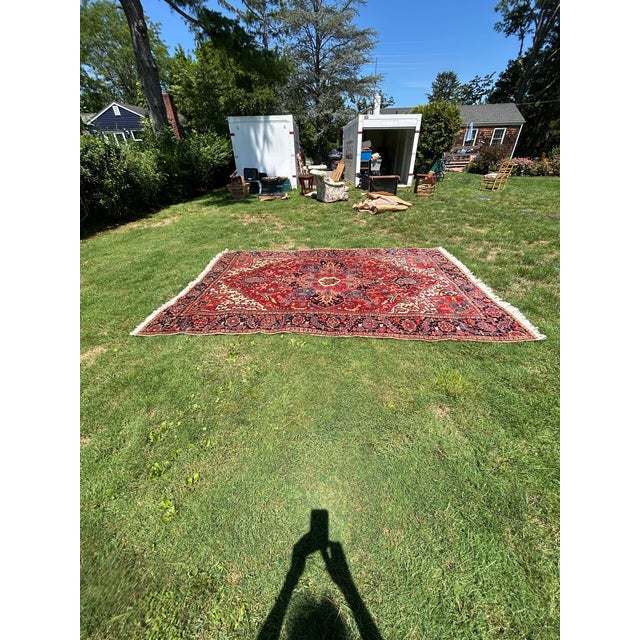 1900 - 1909 Large Hand Knotted Antique Persian Heriz Rug For Sale - Image 5 of 13