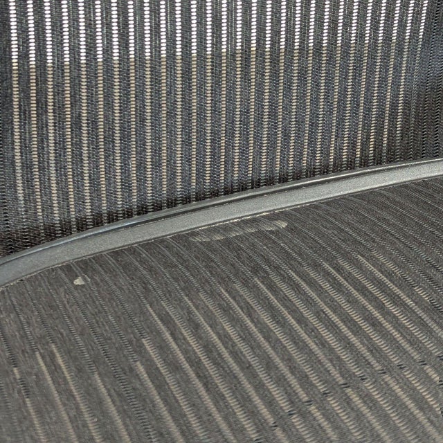 Black Herman Miller Aeron Ergonomic Office Chair – Carbon Mesh, Adjustable Arms For Sale - Image 8 of 10