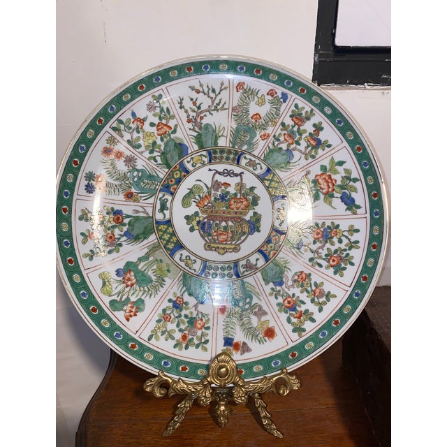 1960s Vintage 18" Mottahedeh Chinese Export Style Large Porcelain Platter - Famille Rose Flower Basket For Sale - Image 5 of 12