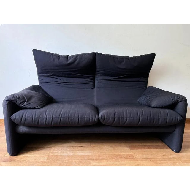 Textile Black Two-Seater Loveseat Sofa by Vico Magistretti for Cassina, 80s For Sale - Image 7 of 10
