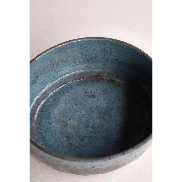 Ceramic Scandinavian Modern Raku-Fired Stoneware Bowl attributed to Inger Rokkjær, 1990s For Sale - Image 7 of 14