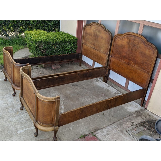 Early 20th Century Vintage French Provincial Twin Beds With Book Matched Burled Wood Veneer