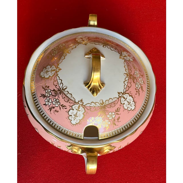 Aynsley pink and gold foliage bone china porcelain soup tureen. Nicely shaped / scalloped rim with stylized oak leaves,...