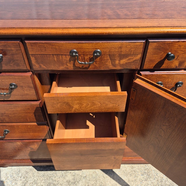 American 1990s Vaughan Early American Colonial Revival Cherry Chest of Drawers Dresser Bureau W/ Door & 11-Drawers For Sale - Image 3 of 14