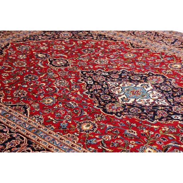 Textile Kashan Rug in Hand-Knotted Wool For Sale - Image 7 of 11