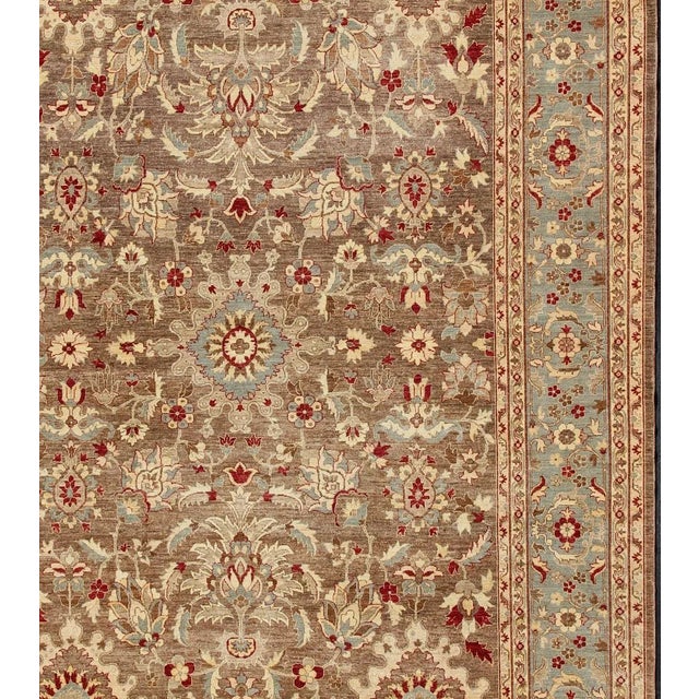 Large Sultanabad Design rug, rug , country of origin / type: Afghanistan / Sultanabad Measures: 11'10 x 14'9. This...