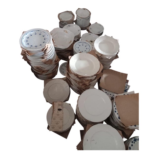 New 1970s Porcelain White, Called White Gold - Set of 22 Pieces For Sale