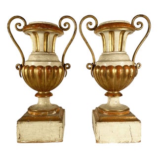 Palm Holders in Lacquered and Gilded Wood, Set of 2 For Sale