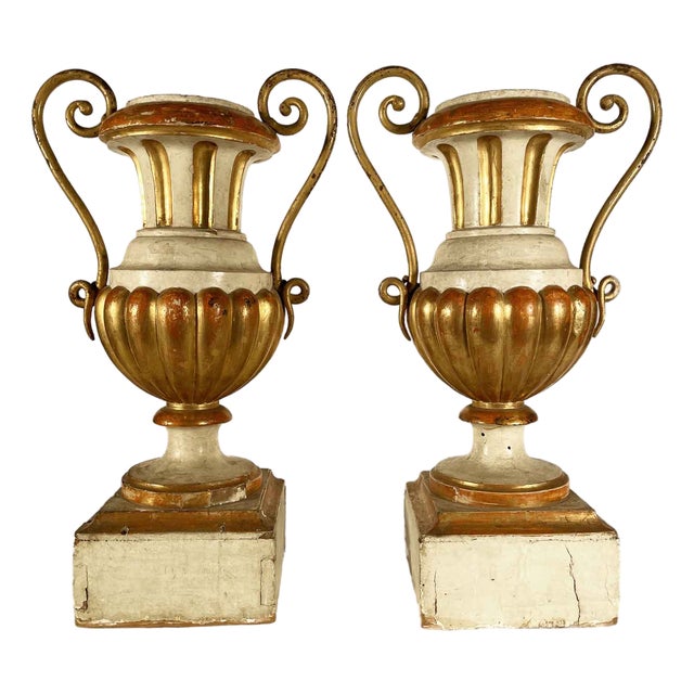 Palm Holders in Lacquered and Gilded Wood, Set of 2 For Sale