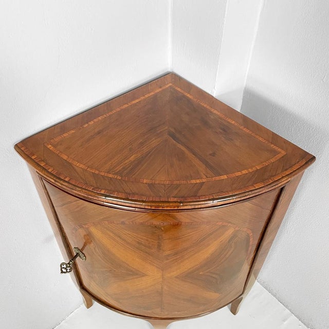 1940s Vintage English Corner Cabinet in Inlaid Wood, 1940s For Sale - Image 5 of 18