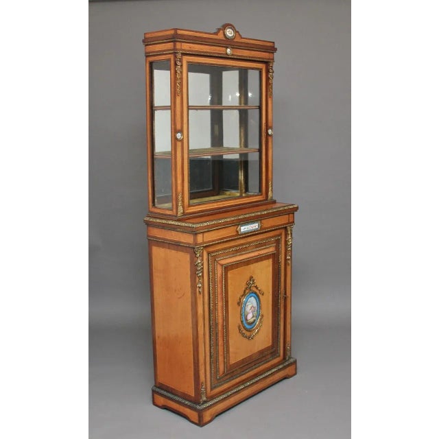 This fantastic quality 19th Century satinwood cabinet features a satinwood banded shaped cornice decorated with a...