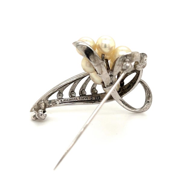 Mikimoto Estate Akoya Pearl Brooch Sterling Silver 6.50 mm M261 This elegant Authentic Mikimoto Silver brooch has 7...