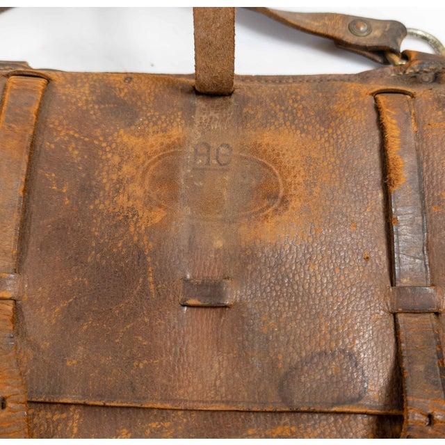 Early 20th Century Us Army Distressed Leather Messenger Bag For Sale In New York - Image 6 of 12