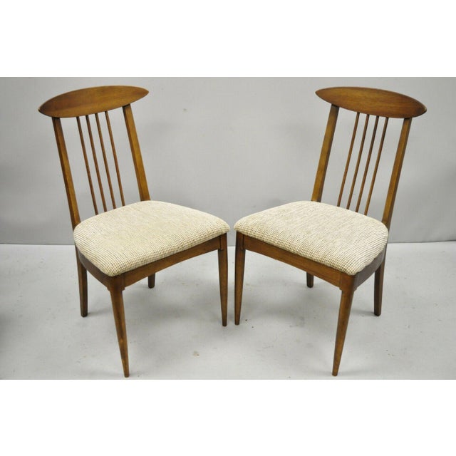 Vintage Mid Century Modern Walnut Spindle Back Dining Room Chairs Set Of 4 Chairish