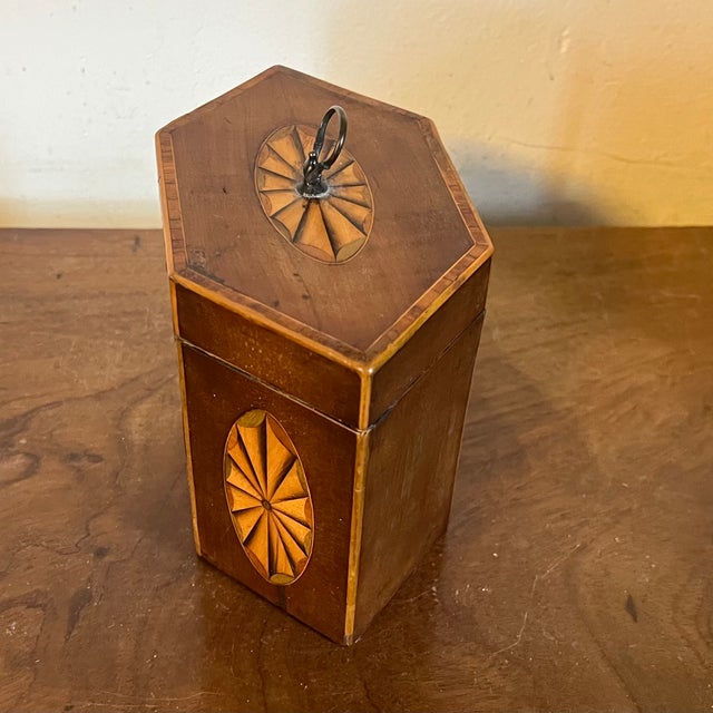 Antique Early 19th Century English George III Hexagonal Mahogany Tea Caddy of Elegant Proportion With Paterae Fan Inlay For Sale In New York - Image 6 of 18