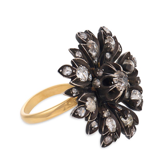 Late 19th Century Victorian 2.60 Carat Diamond 18k Yellow Gold Silver Flower Ring, Size 6.25 For Sale - Image 4 of 7