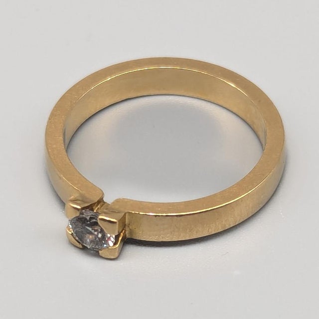 Diamond Ring in 18 Karat Gold For Sale - Image 3 of 4