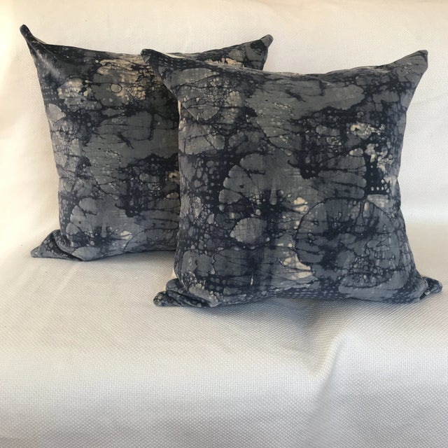 High End Celebrity Designer Indigo Lee Jofa Velvet Pillow Covers - a Pair For Sale In New York - Image 6 of 6