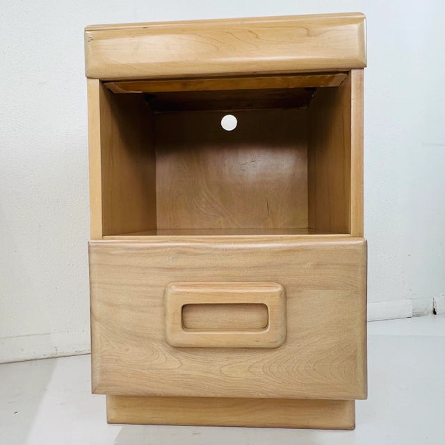 Early 20th Century Early 20th Century Pair of Nightstands by Russel Wright for Conant Ball For Sale - Image 5 of 13