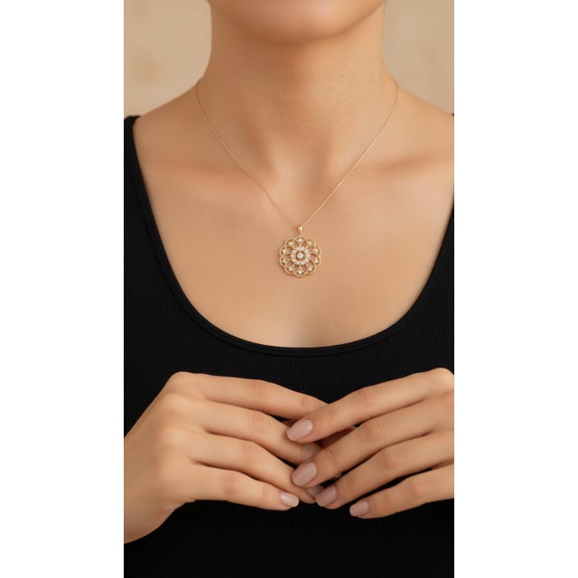 14k Gold Floral Pattern Openwork Pendant. For Sale - Image 6 of 10
